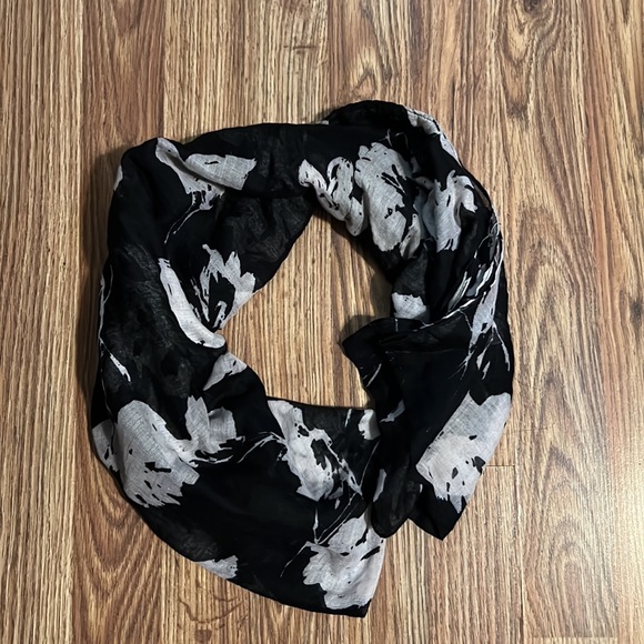 Scarves - Picture 5 of 5